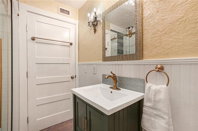 Building Photo - 3106 Little Pl