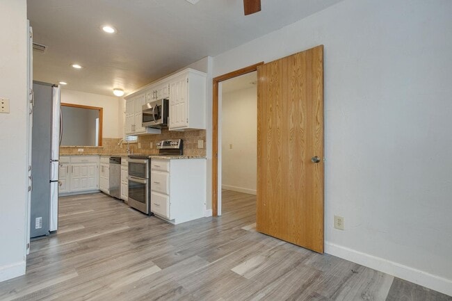 Building Photo - Beautiful 3 Bed, 2 Bath Home in Well Established Holiday West Neighborhood W /Pool and Pool Servi...