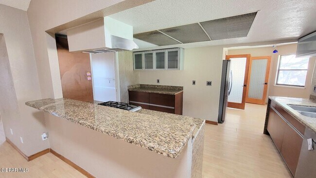 Building Photo - 6836 Orizaba Ave