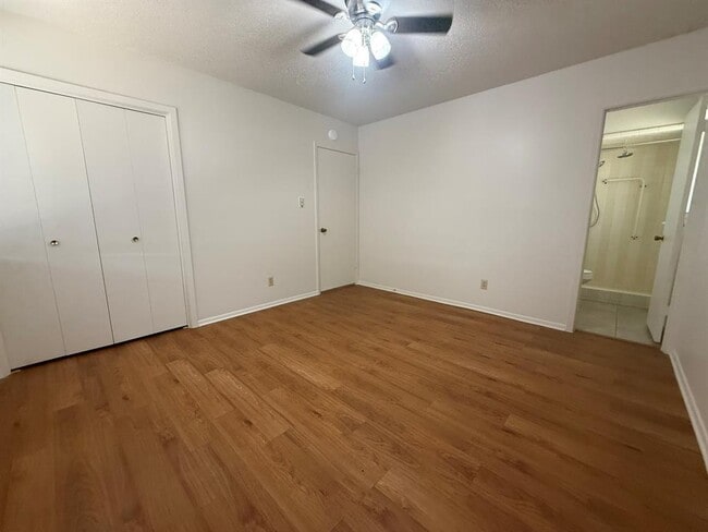 Building Photo - 2805 Ashdale Dr
