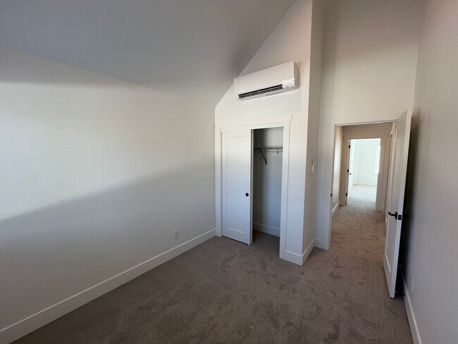 Building Photo - New Construction Townhome in Sisters