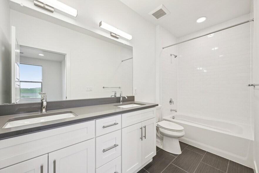 Building Photo - 2899 W 52nd Ave