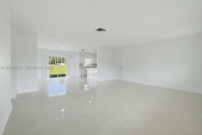 Building Photo - 11000 NW 21st Ct