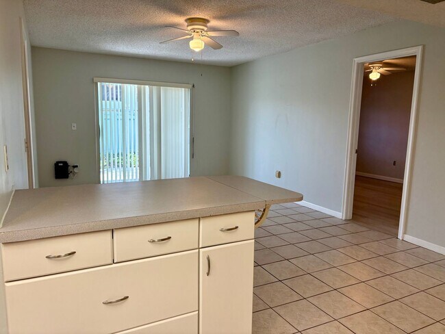 Building Photo - 2/2 First Floor in Poppleton Creek!