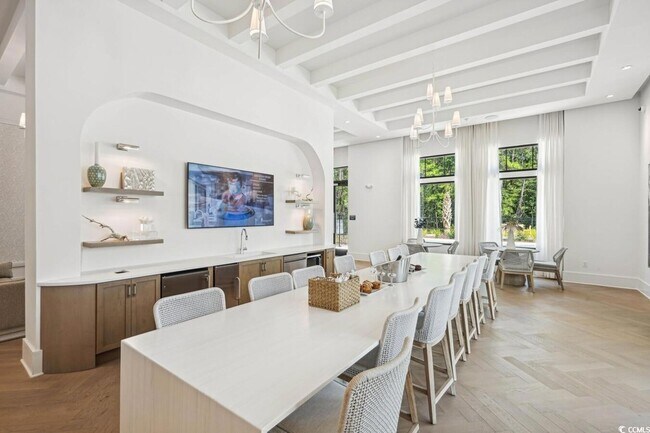 Building Photo - 331 Pickwick Dr