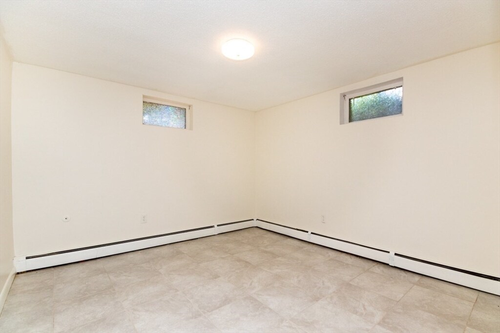 Building Photo - 20 Mossdale Rd