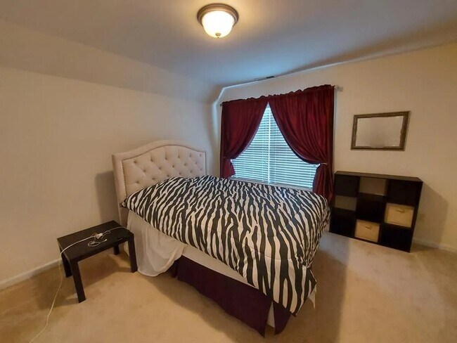 Building Photo - 2401 Memory Ridge Dr