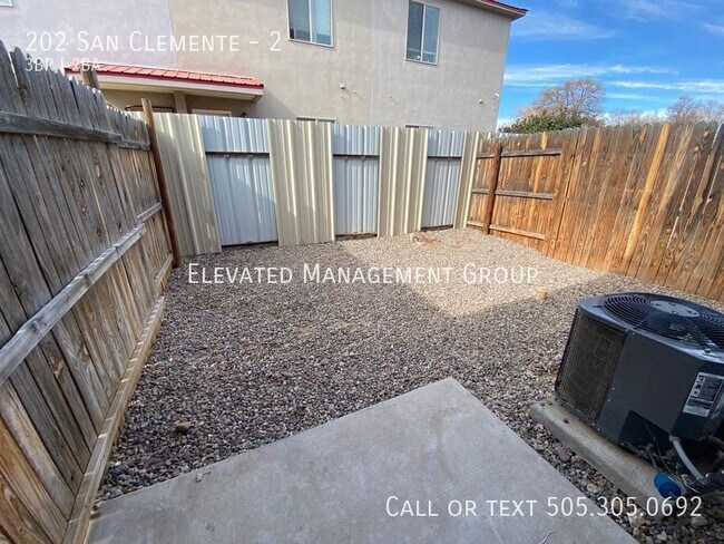Building Photo - 202 San Clemente Ave