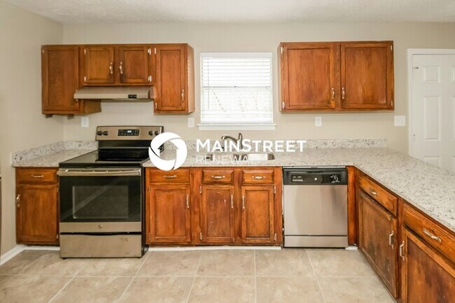Building Photo - 3 Bedroom Pet-Friendly Home in Birmingham, AL with Main Street Renewal