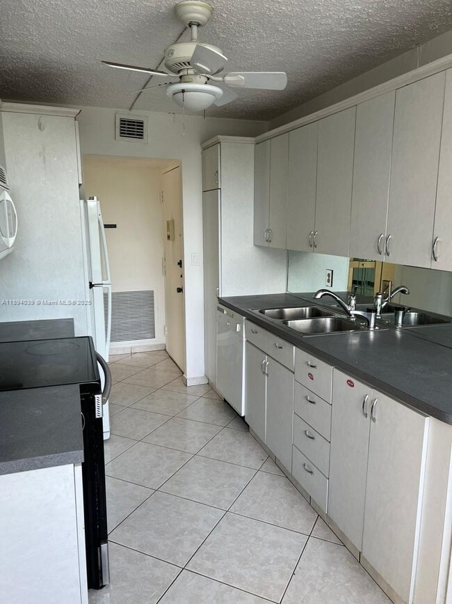 Building Photo - 1200 NE Miami Gardens Dr