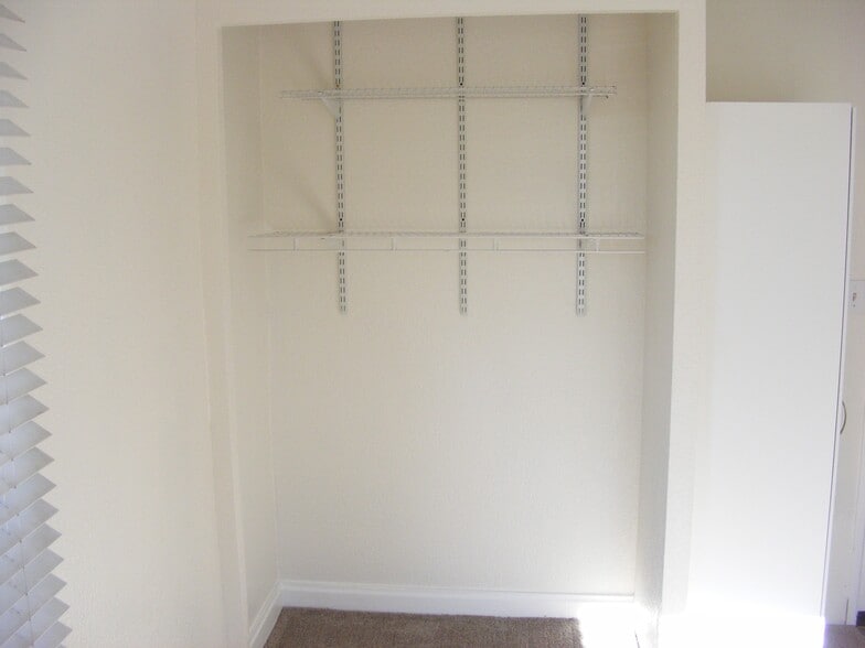 Building Photo - 115 N Park St