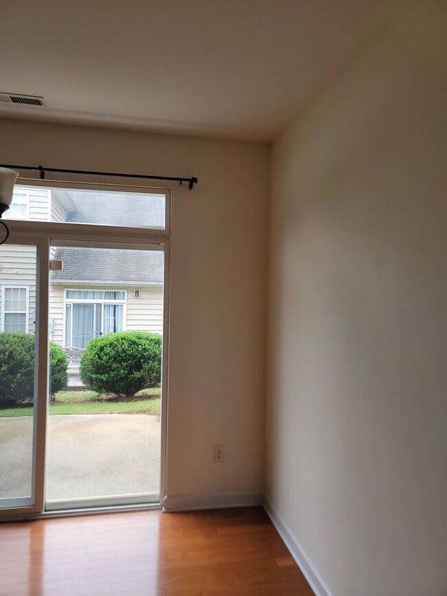 Building Photo - Nice Townhome off Providence Rd/485 South
