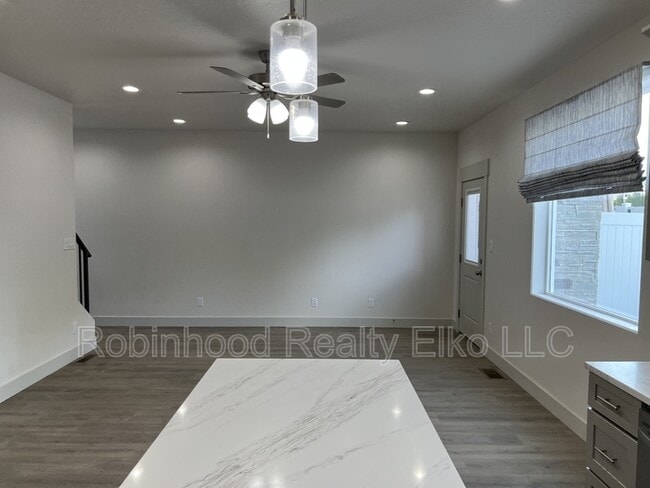 Building Photo - 2433 5th St