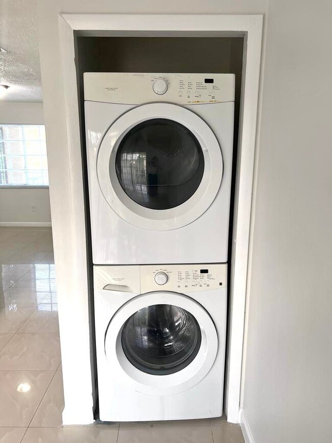 Building Photo - 1244 SW 5th St