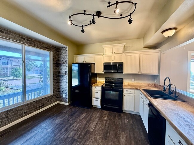 Building Photo - Spacious 4-Bedroom Home on Half an Acre in...