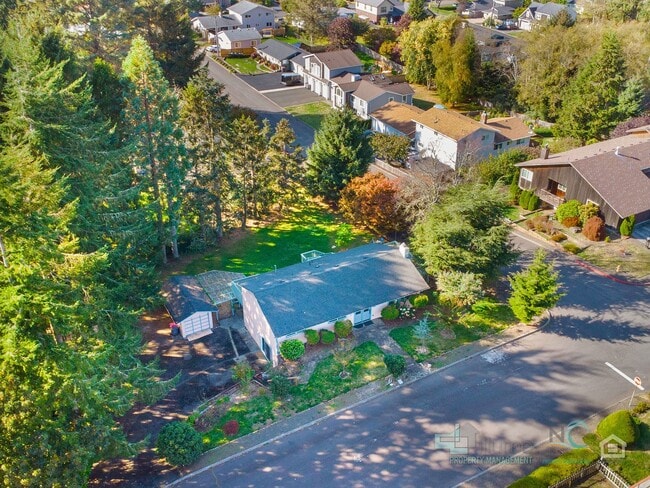 Building Photo - Check Out this Spacious 3 bedroom, 2 bathrooms offering a MOVE IN SPECIAL!!!