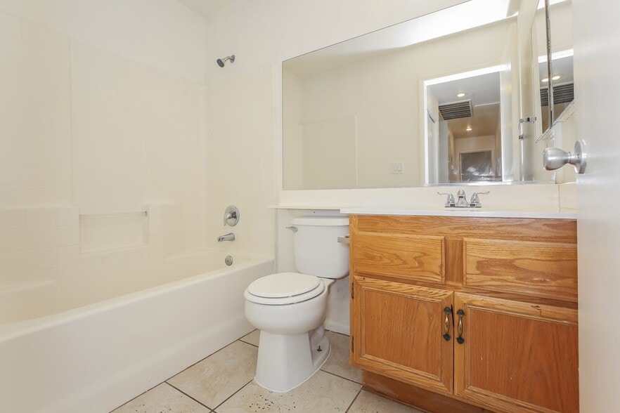 Building Photo - 6059 Evening View St