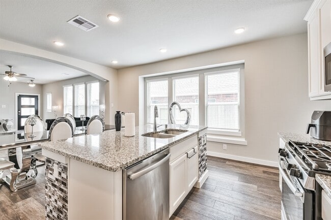 Building Photo - 15775 Cairnwell Bend Dr