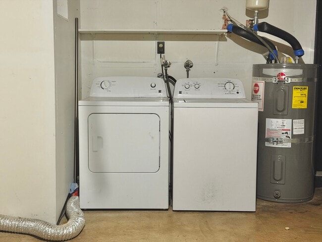 Building Photo - Charming 4BR Home with Huge Yard - W/D and Garage