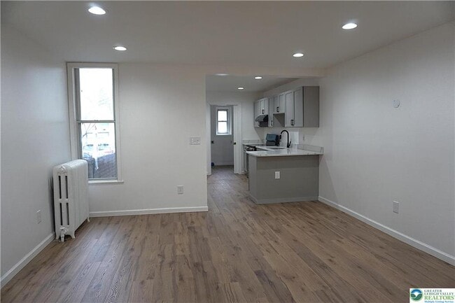 Building Photo - 128 S West St