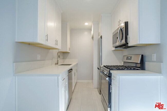 Building Photo - 1116 San Rafael Ave