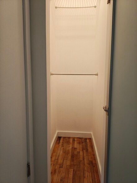 Building Photo - 252 3rd Ave