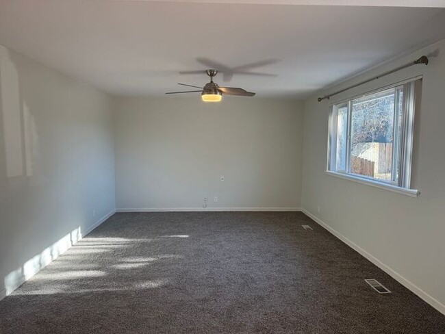 Building Photo - Your Dream Rental Home Awaits in Sparks!