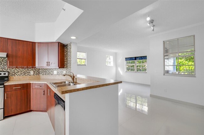 Building Photo - 3125 NE 184th St