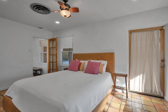 Building Photo - 52123 Avenida Diaz