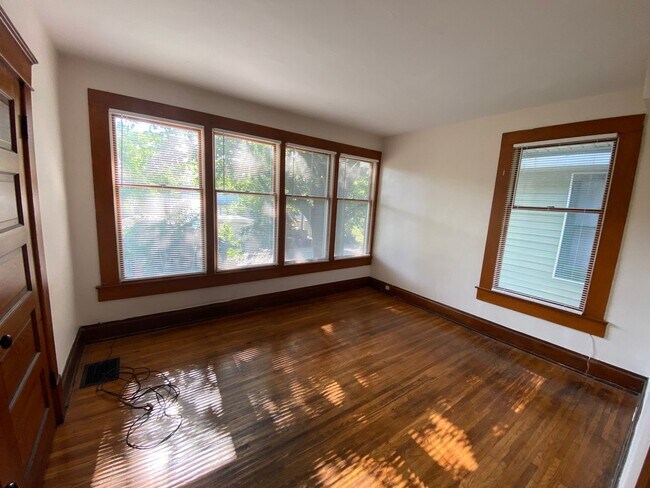 Building Photo - 2300 Indianola Ave