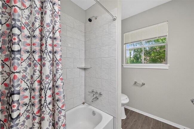 Building Photo - 663 Ravensworth Dr