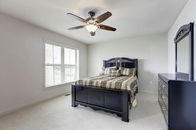 Building Photo - 3 Bed 4.5 Bath - Silver Spring Townhouse i...