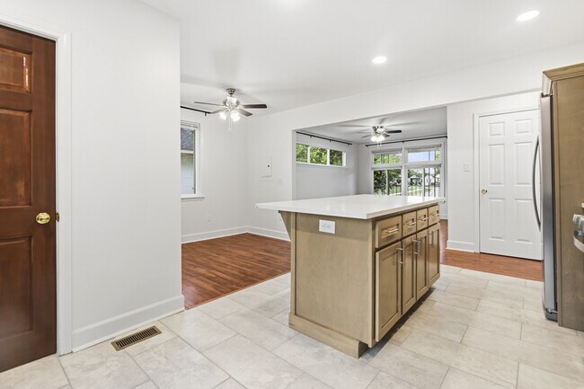 Building Photo - 3831 Hottinger Ave