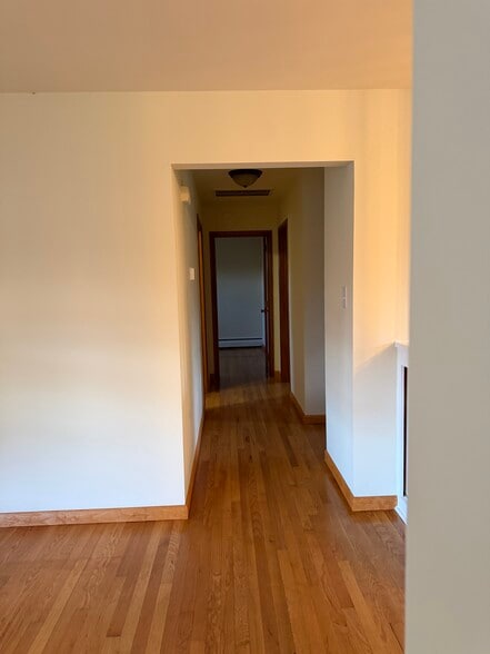 Building Photo - 625 E Queen St