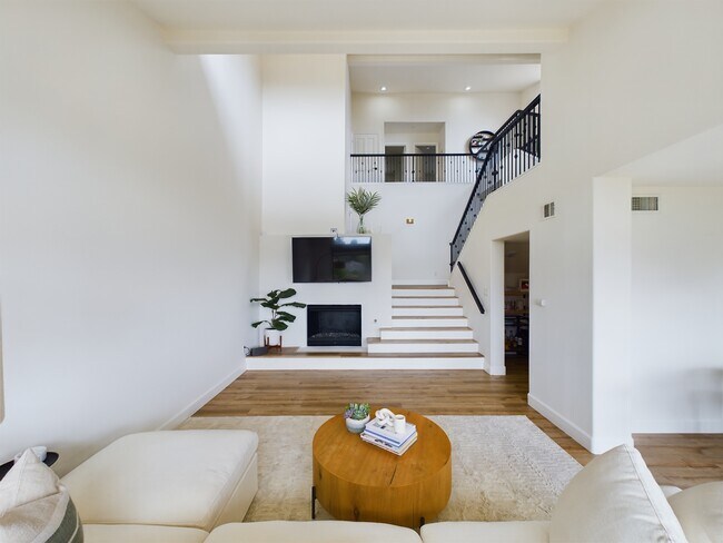 Building Photo - 2543 Caminito Muirfield