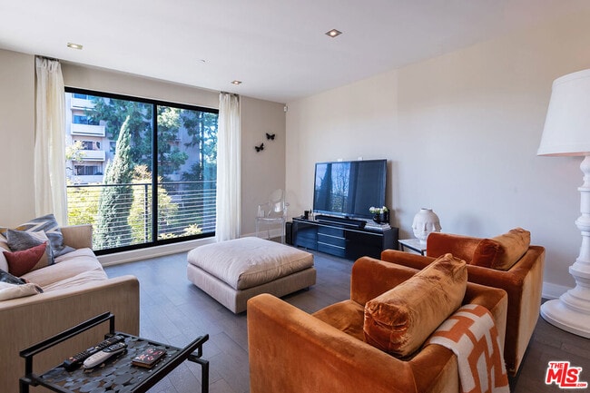 Building Photo - 432 N Oakhurst Dr