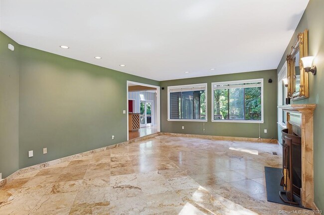 Building Photo - 585 Webbs Hill Rd