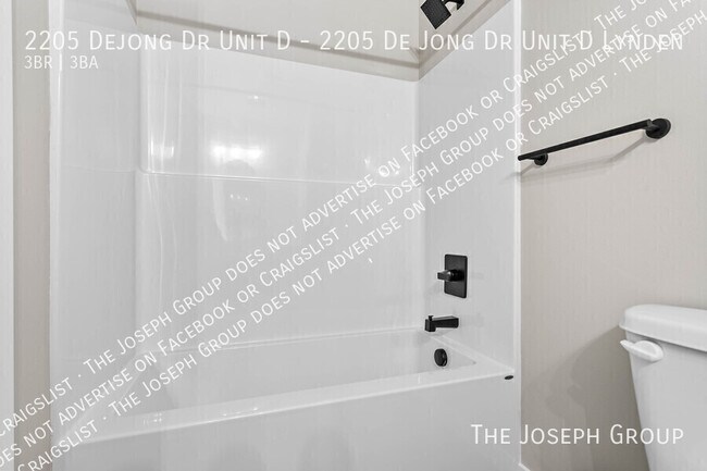 Building Photo - 2205 DeJong Dr