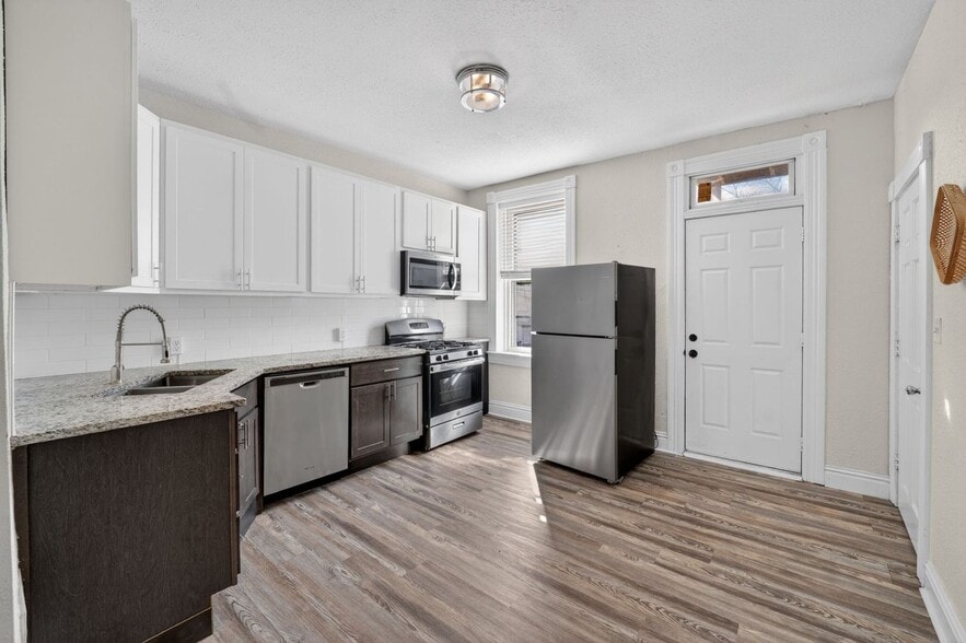 Building Photo - 2918 Sidney St