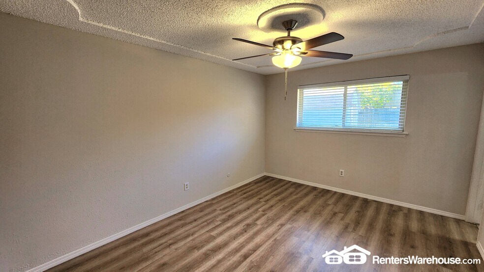 Building Photo - 7517 Oak Ridge Dr