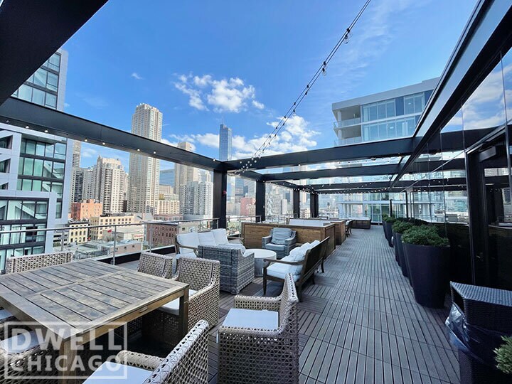 Building Photo - 640 N La Salle Dr