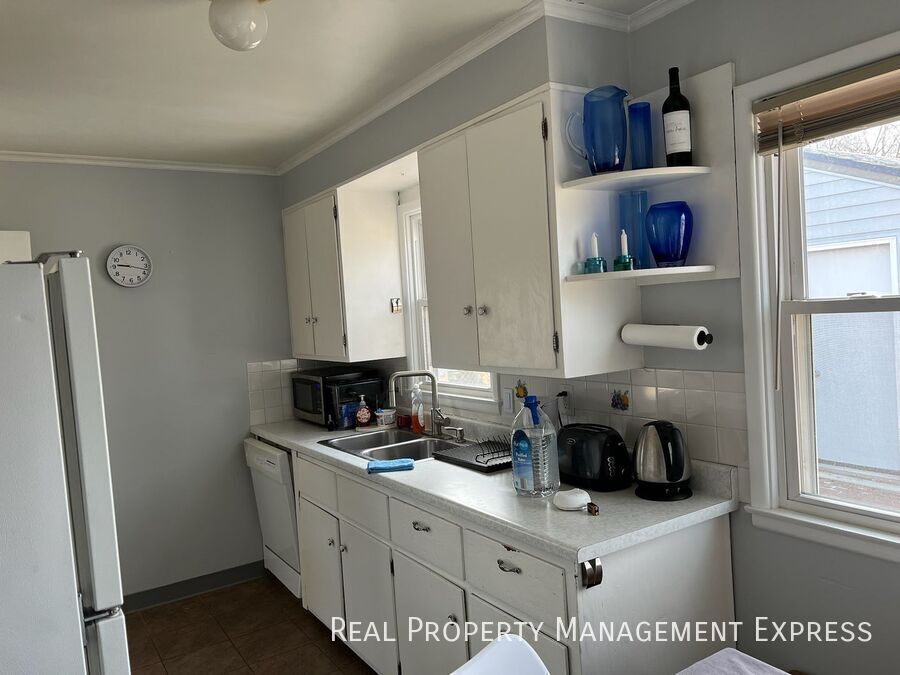 Building Photo - 3 Bedroom 2 Bathroom Home for Rent