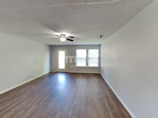 Building Photo - 1316 Clove Ct