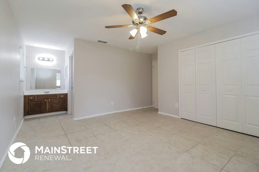 Building Photo - 1523 Maplewood Cir