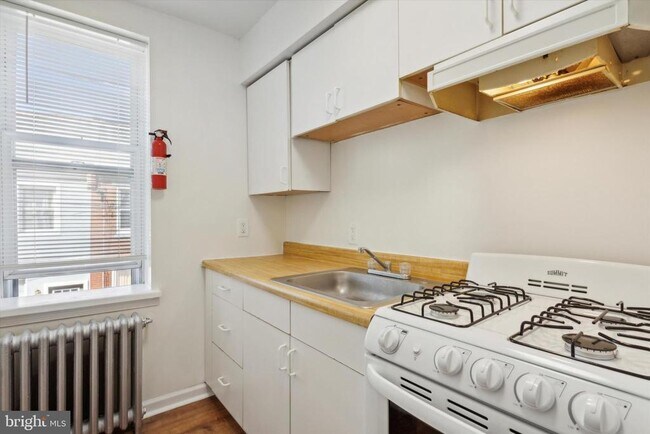 Building Photo - 714 Tasker St