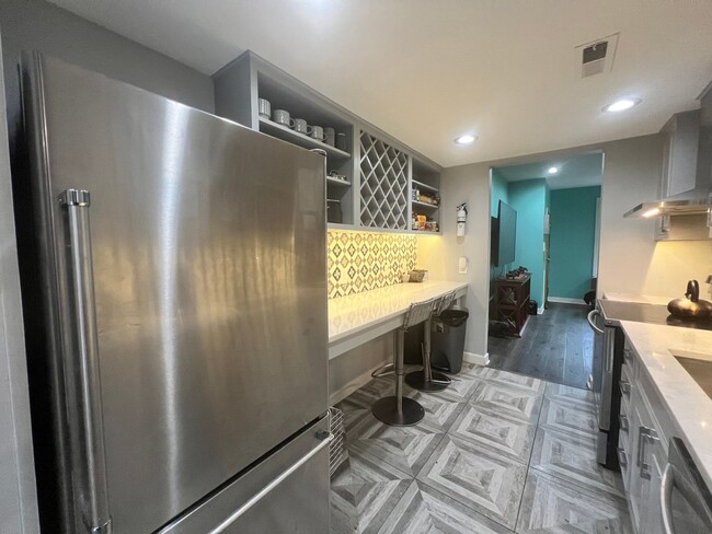 Building Photo - Lovely 1 BR/1 BA Condo in Petworth!