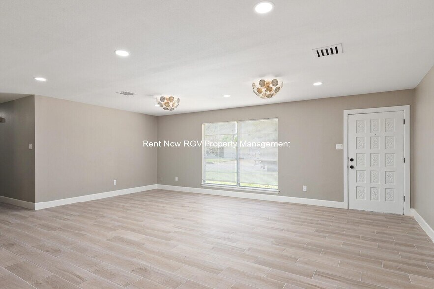 Building Photo - 800 Walnut Ave