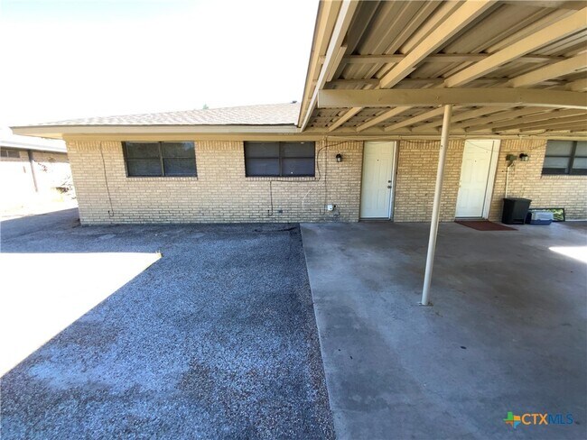 Building Photo - 510 B Cheyenne Dr