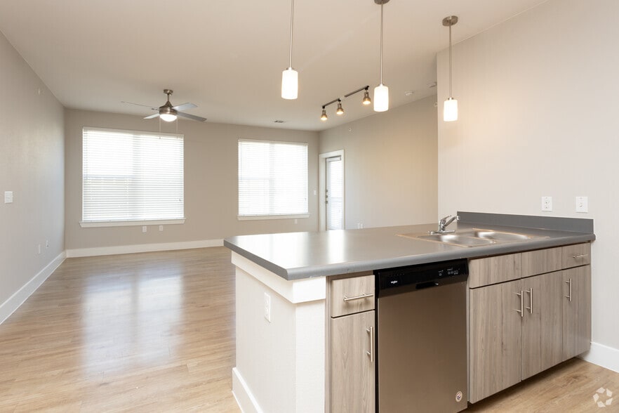 2BR, 2BA - 1149SF - The Studio at ThinkEast