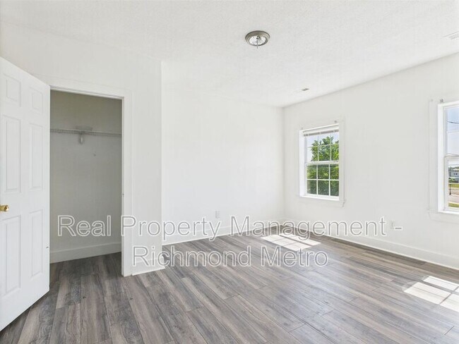 Building Photo - 1610 N 28th St